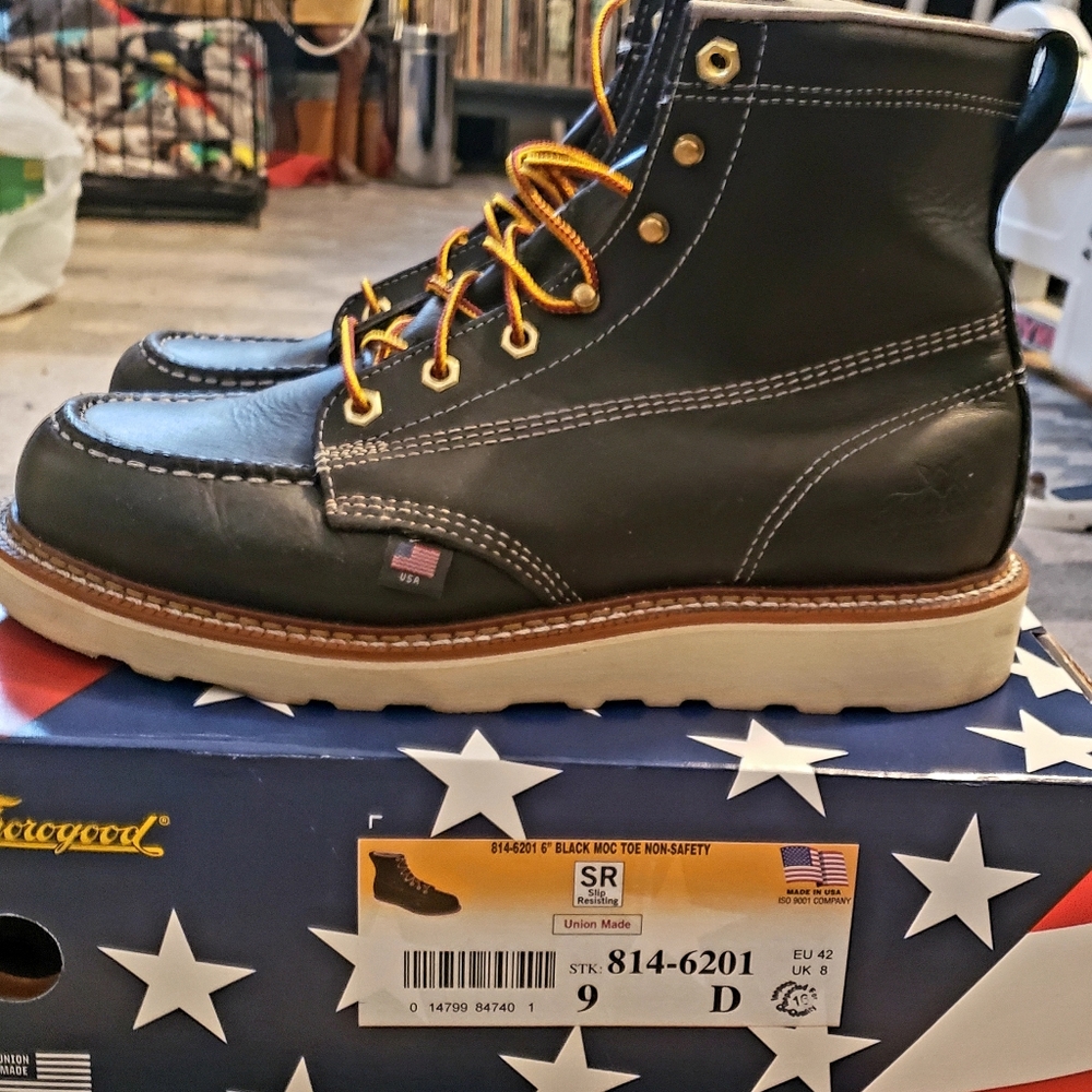 Thorogood American Heritage 6" Moc Toe Size 9 D (Black) Boots.